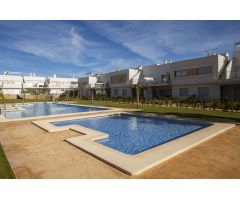 Atractivo bungalow moderno de 2 dormitorios con piscina comunitaria en el campo de golf de Vistabell