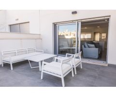 Atractivo bungalow moderno de 2 dormitorios con piscina comunitaria en el campo de golf de Vistabell