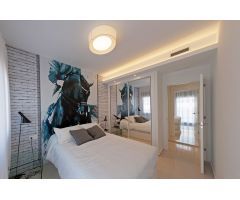 Invitando a casa adosada de 3 dormitorios de nueva construcción con piscina comunitaria y jardines e