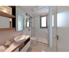 Invitando a casa adosada de 3 dormitorios de nueva construcción con piscina comunitaria y jardines e