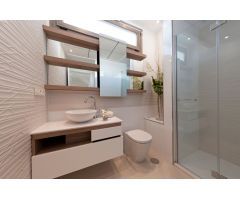 Invitando a casa adosada de 3 dormitorios de nueva construcción con piscina comunitaria y jardines e