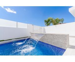 Elegante villa independiente de 3 dormitorios de nueva construcción con piscina privada y ducha sola