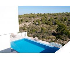 Fabuloso chalet independiente de 4 dormitorios de nueva construcción con piscina opcional en Gran Al
