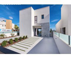 Increíble chalet independiente de 3 dormitorios de nueva construcción con piscina privada en Ciudad 