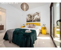 Precioso bungalow de 2 dormitorios en planta baja o planta alta con piscina comunitaria en La Finca 