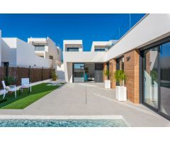 Elegante villa independiente de 3 dormitorios de nueva construcción con piscina privada en Benijofar