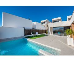 Elegante villa independiente de 3 dormitorios de nueva construcción con piscina privada en Benijofar