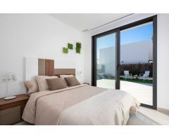 Elegante villa independiente de 3 dormitorios de nueva construcción con piscina privada en Benijofar
