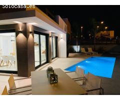 Preciosas villas adosadas de 3 dormitorios de nueva construcción con piscina privada en La Marina