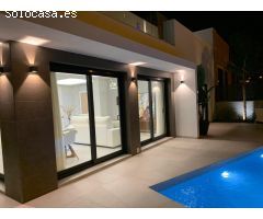 Preciosas villas adosadas de 3 dormitorios de nueva construcción con piscina privada en La Marina