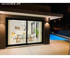Preciosas villas adosadas de 3 dormitorios de nueva construcción con piscina privada en La Marina