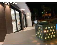 Preciosas villas adosadas de 3 dormitorios de nueva construcción con piscina privada en La Marina