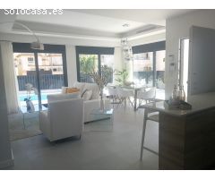 Preciosas villas adosadas de 3 dormitorios de nueva construcción con piscina privada en La Marina