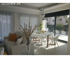 Preciosas villas adosadas de 3 dormitorios de nueva construcción con piscina privada en La Marina