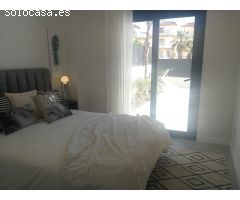 Preciosas villas adosadas de 3 dormitorios de nueva construcción con piscina privada en La Marina