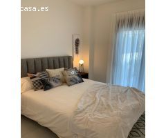 Preciosas villas adosadas de 3 dormitorios de nueva construcción con piscina privada en La Marina