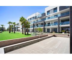 Impresionante ático de 2 dormitorios con piscina comunitaria y jardines en El Raso, Guaradamar del S
