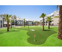Impresionante ático de 2 dormitorios con piscina comunitaria y jardines en El Raso, Guaradamar del S