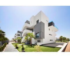 Impresionante ático de 2 dormitorios con piscina comunitaria y jardines en El Raso, Guaradamar del S