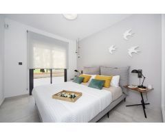Impresionante ático de 2 dormitorios con piscina comunitaria y jardines en El Raso, Guaradamar del S