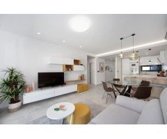 Impresionante ático de 2 dormitorios con piscina comunitaria y jardines en El Raso, Guaradamar del S