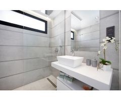 Impresionante ático de 2 dormitorios con piscina comunitaria y jardines en El Raso, Guaradamar del S