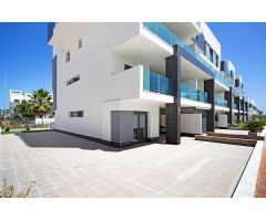 Impresionante ático de 2 dormitorios con piscina comunitaria y jardines en El Raso, Guaradamar del S