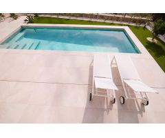 Atractivo chalet independiente de 3 dormitorios de nueva construcción con piscina privada en Los Mon