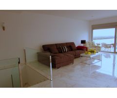Encantador chalet independiente de 3 dormitorios de nueva construcción con piscina privada en Ciudad