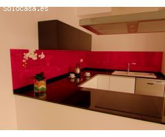 Encantador chalet independiente de 3 dormitorios de nueva construcción con piscina privada en Ciudad