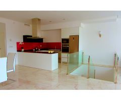 Encantador chalet independiente de 3 dormitorios de nueva construcción con piscina privada en Ciudad