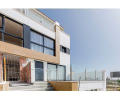 Casa adosada de nueva construcción con piscina comunitaria en Guardamar Hills
