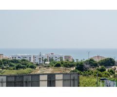 Casa adosada de nueva construcción con piscina comunitaria en Guardamar Hills