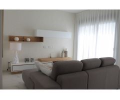 Atractivo chalet independiente de 3/4 dormitorios de nueva construcción con piscina privada en San M