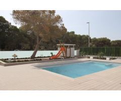 Excelente chalet independiente de 4 dormitorios de nueva construcción en San Miguel