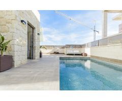 Atractivo chalet independiente de 3 dormitorios de nueva construcción con piscina privada en Ciudad 
