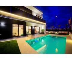 Encantadora villa independiente nueva de 3 dormitorios en Lomas de Cabo Roig con piscina privada