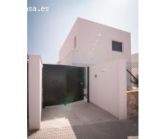 Atractiva villa independiente de 3 dormitorios con piscina privada en Los Montesinos