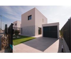 Atractiva villa independiente de 3 dormitorios con piscina privada en Los Montesinos