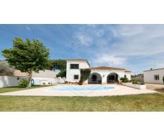 Gran chalet con piscina en casi 4.000 m² de parcela