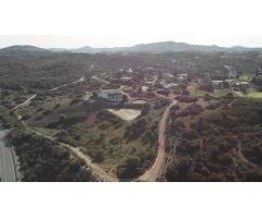 Finca de 13 ha. con cortijo y cuadras para caballos de nueva construcción