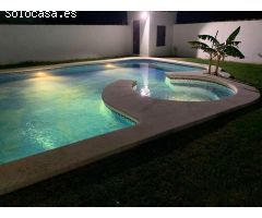 Chalet con división horizontal y gran piscina en Las Veguetas