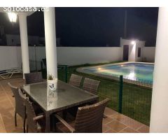 Chalet con división horizontal y gran piscina en Las Veguetas