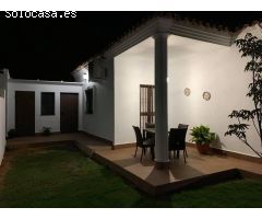 Chalet con división horizontal y gran piscina en Las Veguetas