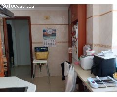 Piso con entrada independiente en planta baja elevada en zona centro de Chiclana