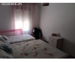 Piso con entrada independiente en planta baja elevada en zona centro de Chiclana