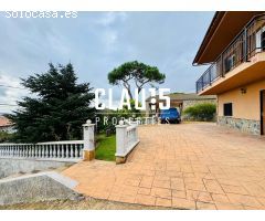 Casa en venta con piscina y vistas al mar en Mas Mora, Tordera