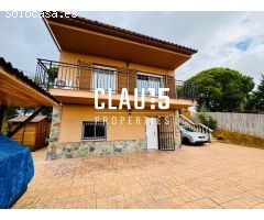 Casa en venta con piscina y vistas al mar en Mas Mora, Tordera