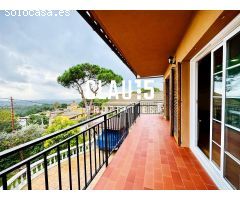Casa en venta con piscina y vistas al mar en Mas Mora, Tordera