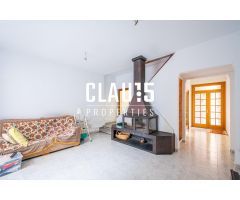 Casa en venta con patio en pleno centro de Palafolls